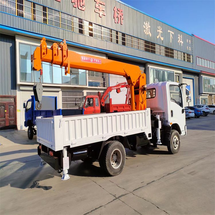 新河县三轮随车吊定制 农用改装机自备吊中瑞长期出售